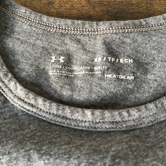 Under armour shirt - Picture 2 of 2